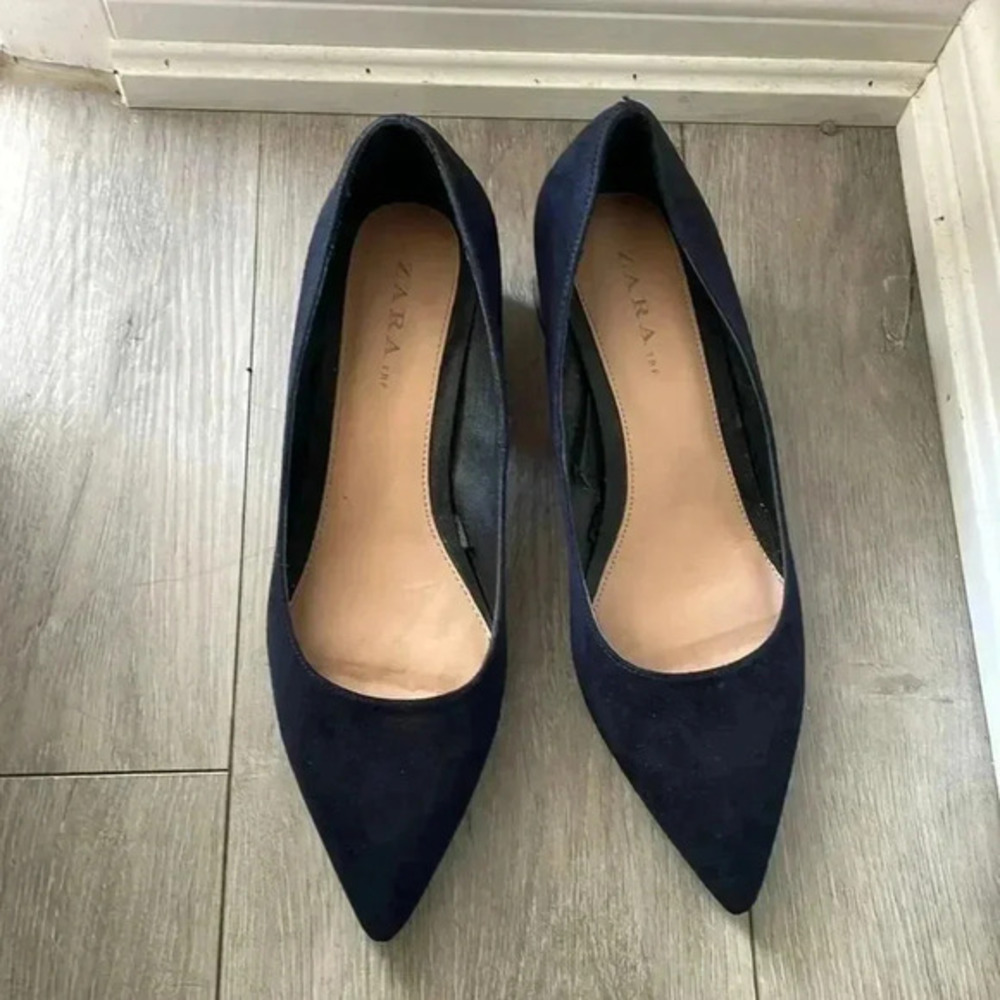 Suede close toe shoes